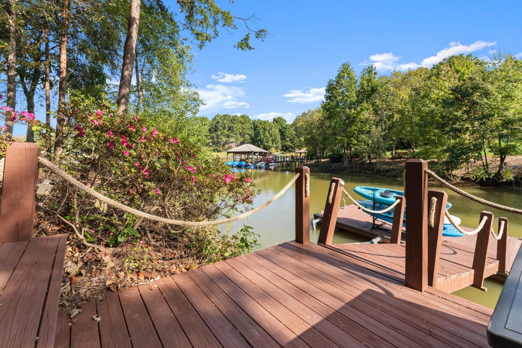 Lakeside Landing By Avantstay Private Dock Муурсвил Екстериор снимка